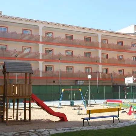 Apartamento Con Gran Piscina Y Frente A La Playa.