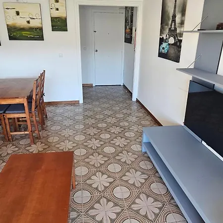 아파트 Apartamento Con Gran Piscina Y Frente A La Playa. 말그라트데마르